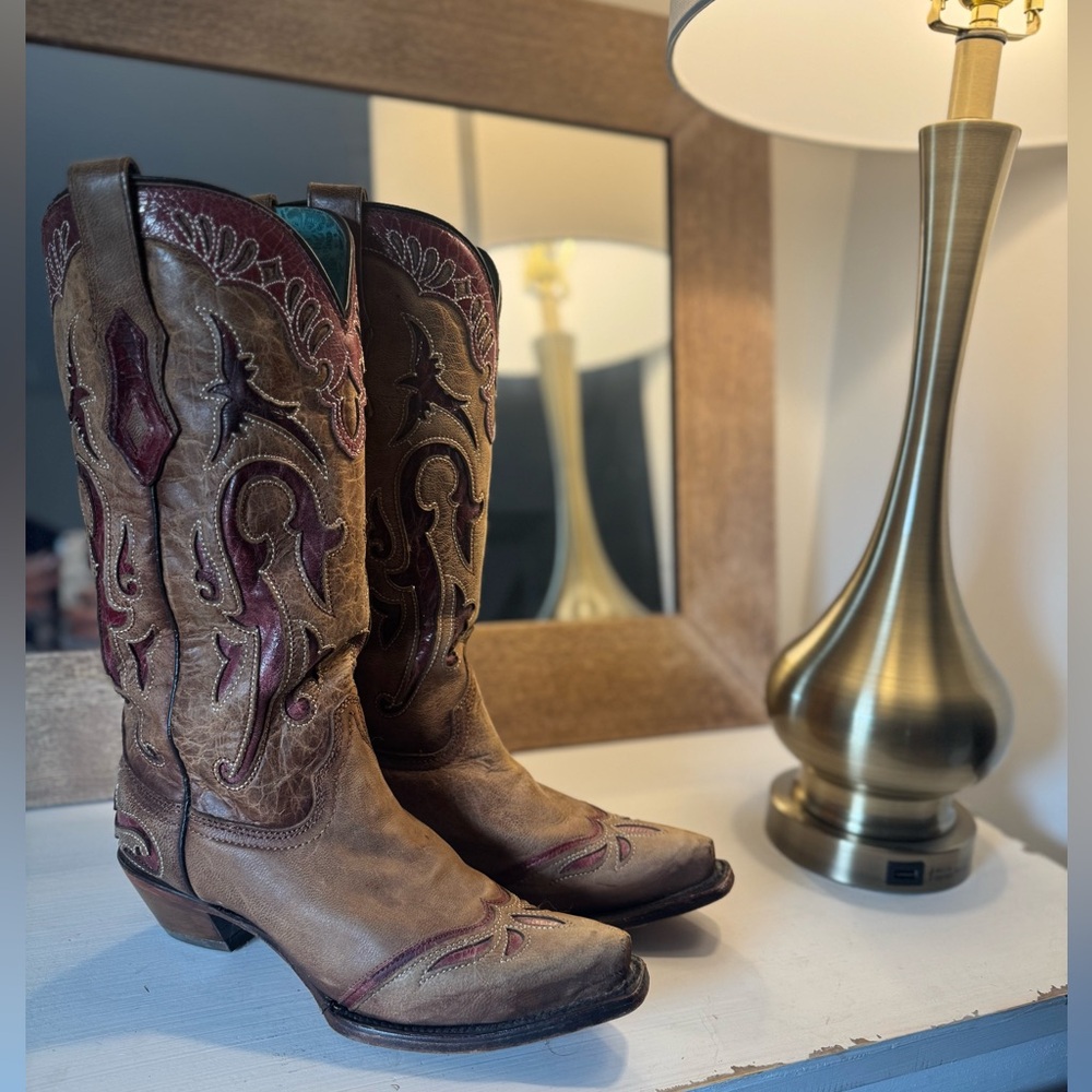 Corral Women’s Orin Brown with Red Inlay Snip Toe Cowgirl Boots